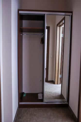 2 twin beds