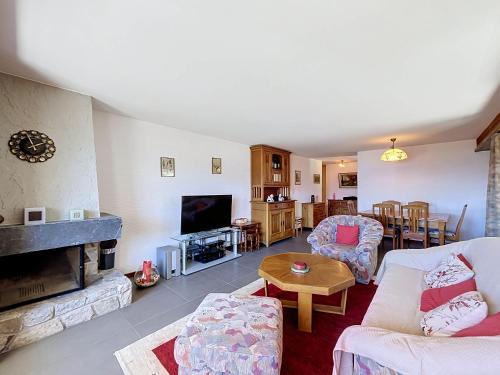 Concorde 123 Ski In 2 Bedroom Apartment in Verbier with Mountain Views and Fireplace