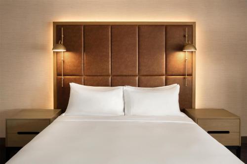 1 king bed, 1 sofa bed
