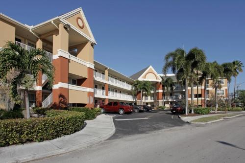 A szálláshely kívülről, Extended Stay America Suites - Fort Lauderdale - Cypress Creek - Andrews Ave. in Fort Lauderdale (Florida)