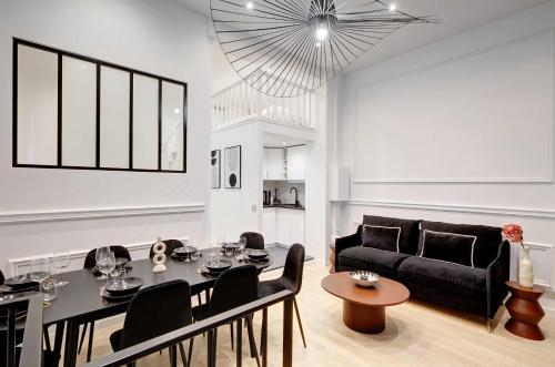 Luxury Paris Duplex 2BDR-6P - Bath and Billard