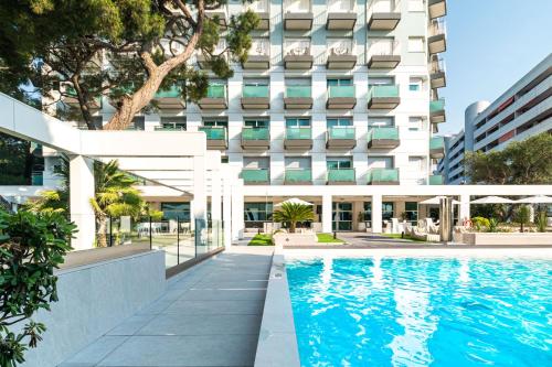 International Beach Hotel - image 4