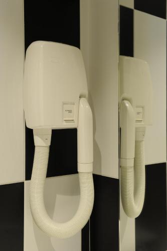 The 3 Ducks Eiffel Tower by Hiphophostels - image 6