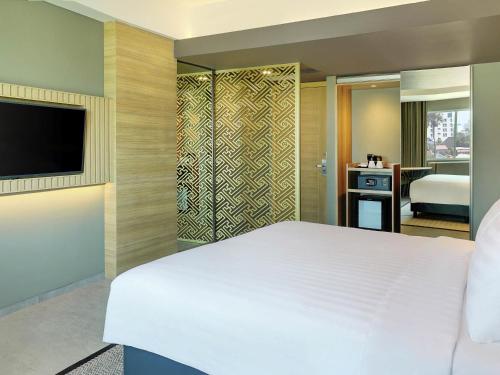 Mercure Makassar Nexa Pettarani Room Type - Deluxe King Room with Sofa