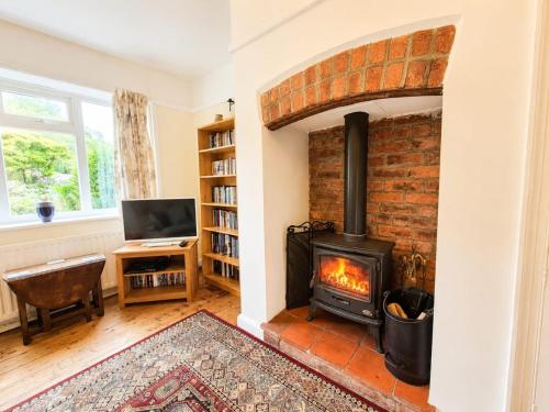 Oak House in Mid Wales with Log Burner By Seren Short Stays