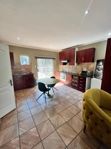 Azure Waterfront Guesthouse in Hartbeespoort
