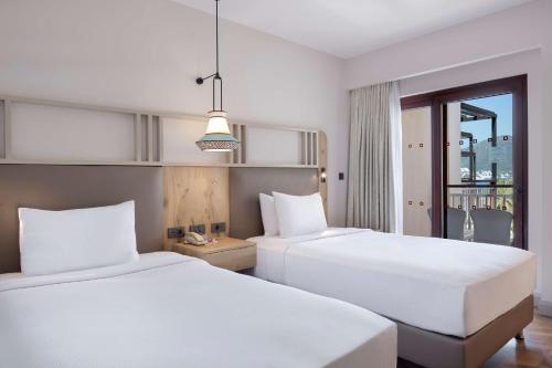 2 twin beds