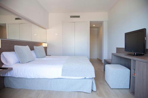 Double Room (1 Adult + 1 Child)