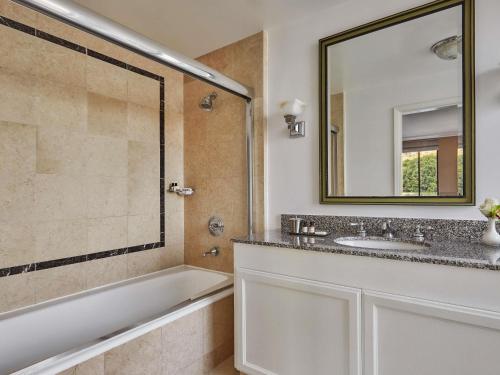 Fairmont Miramar Bungalows Room Type - Fairmont King Room