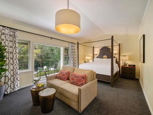 1 king bed, 1 sofa bed