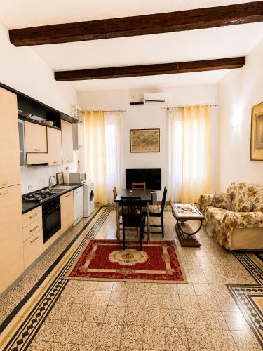 Charming Flat with Duomo View
