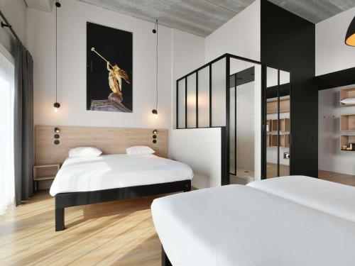 1 double bed, 1 twin bed