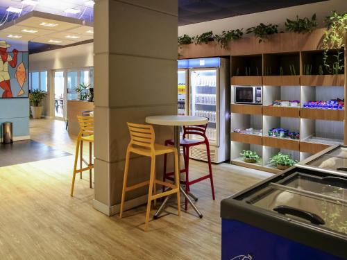 Restaurant, ibis budget Maceió Pajuçara in Maceio