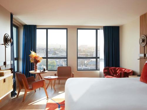 SO/ Paris Hotel Room Type - STUDIO PANORAMA VIEW, 1 King, Corner Junior Suite, River Seine and Eiffel Tower view