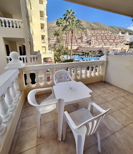 Pool View Studio Apartment Ref C015 - image 5