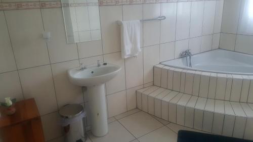 Bathroom, Thula Du Estate - family houses in Mbabane