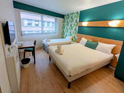 1 double bed, 1 twin bed