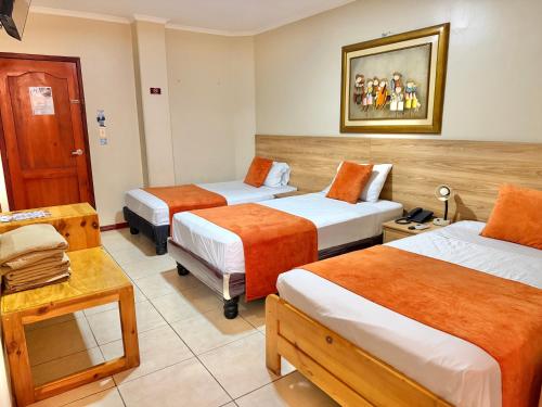 3 twin beds, 2 bunk beds