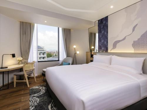Novotel Rayong Star Convention Centre Room Type - Deluxe King Room with Bathtub and Lounge Access Novotel Rayong Star Convention Centre Room Type - Deluxe King Room with Bathtub and Lounge Access