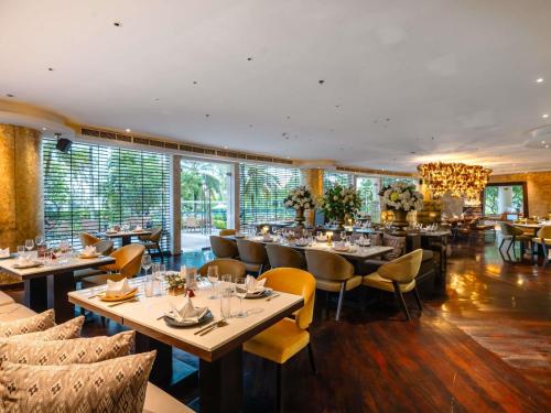 Restaurant, Pullman Phuket Karon Beach Resort in Karon