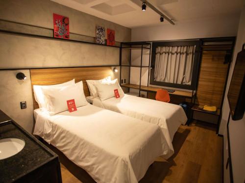 2 twin beds