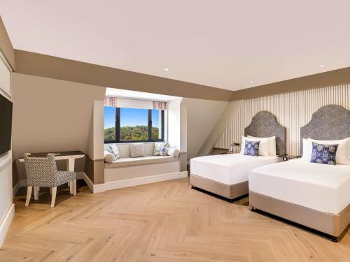 2 twin beds