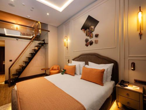 Levni Istanbul Hotel Handwritten Collection by ACCOR Room Type - Executive Suite with One King Bed and Two Single Beds