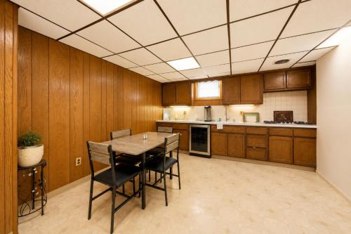 8BR house with Private Pool, BBQ, Games in Rahway (NJ)