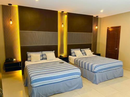 2 twin beds