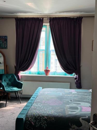 Super King, Close to Beach, Shops, Train, Shared Bathroom 1