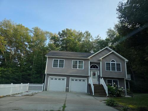 The Danielson Retreat Spacious 3BR 3BA Home in Scituate (RI)