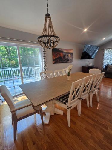 The Danielson Retreat Spacious 3BR 3BA Home in Scituate (RI)