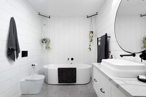 Zuhanyzó, Pet-friendly cottage near cafes pubs and parks in Merewether
