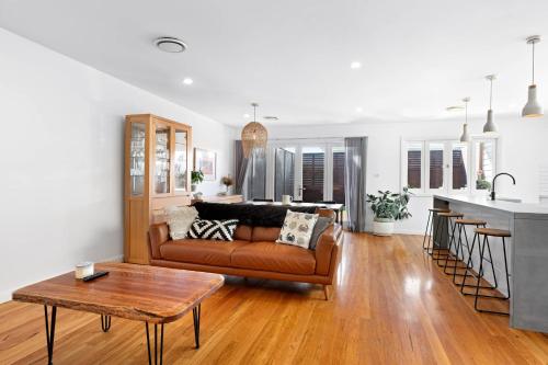 Konyha, Pet-friendly cottage near cafes pubs and parks in Merewether
