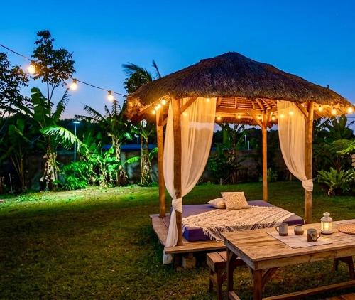Sundown Farm Stay Villa with Private Pool in Catandaan