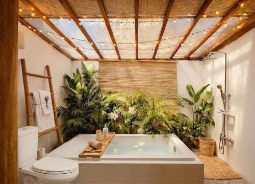 Sundown Farm Stay Villa with Private Pool in Catandaan