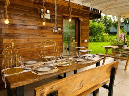 Sundown Farm Stay Villa with Private Pool in Catandaan