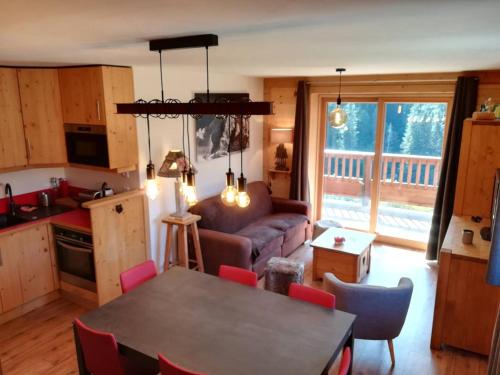 Appartement spacieux, 6 pers. au cÅur d'ArÃªches - FR-1-886-115