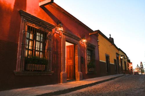 Clandestino Hotel