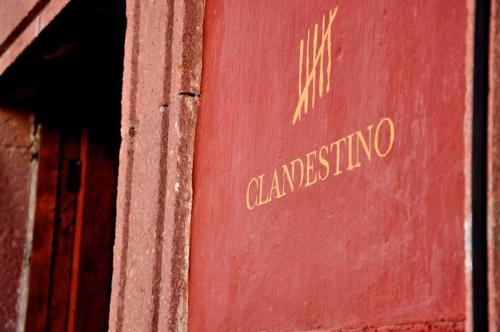 Clandestino Hotel