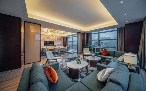 New Century Grand Hotel Ningbo Zhongdu in Ningbo Railway Station
