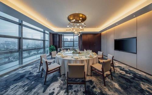 New Century Grand Hotel Ningbo Zhongdu in Ningbo Railway Station