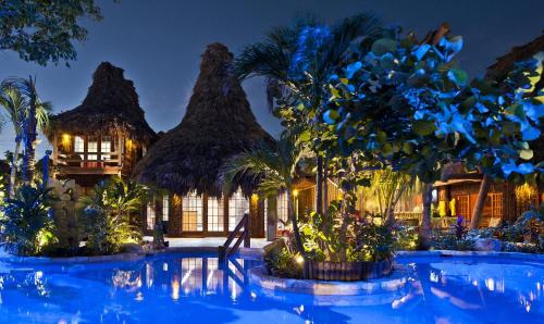 Piscina, Ramon's Village Resort in San Pedro