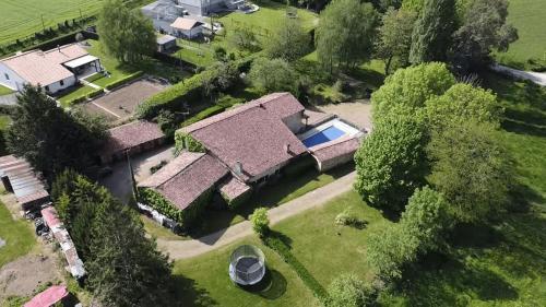 Maison familiale avec Piscine et Grand jardin - Location saisonnière - Sèvremont