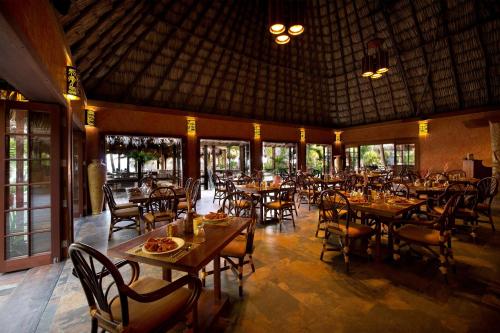 Ristorante, Ramon's Village Resort in San Pedro