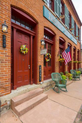 Exterior view, Farmers Guest House in Galena (IL)