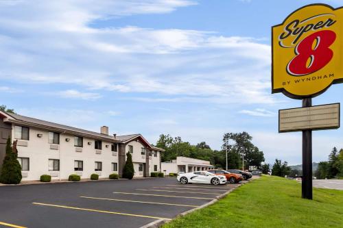 Super 8 by Wyndham Elkins