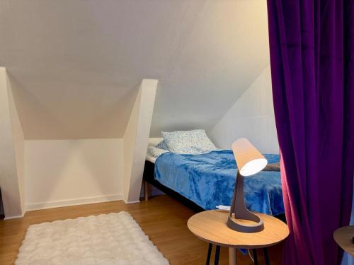 Workers Studio Apartment With 3 Beds And Free Parking - image 3