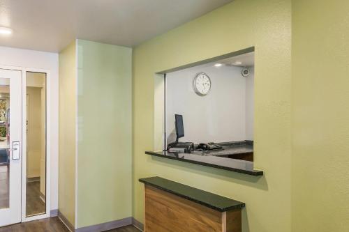 Előcsarnok, WoodSpring Suites Houston La Porte in La Porte (Texas)