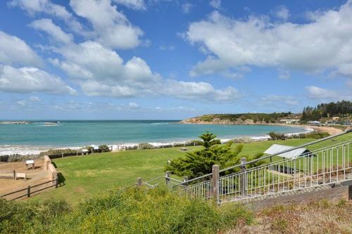 Port Elliot Beachcomber on Horseshoe Bay linen included spotless